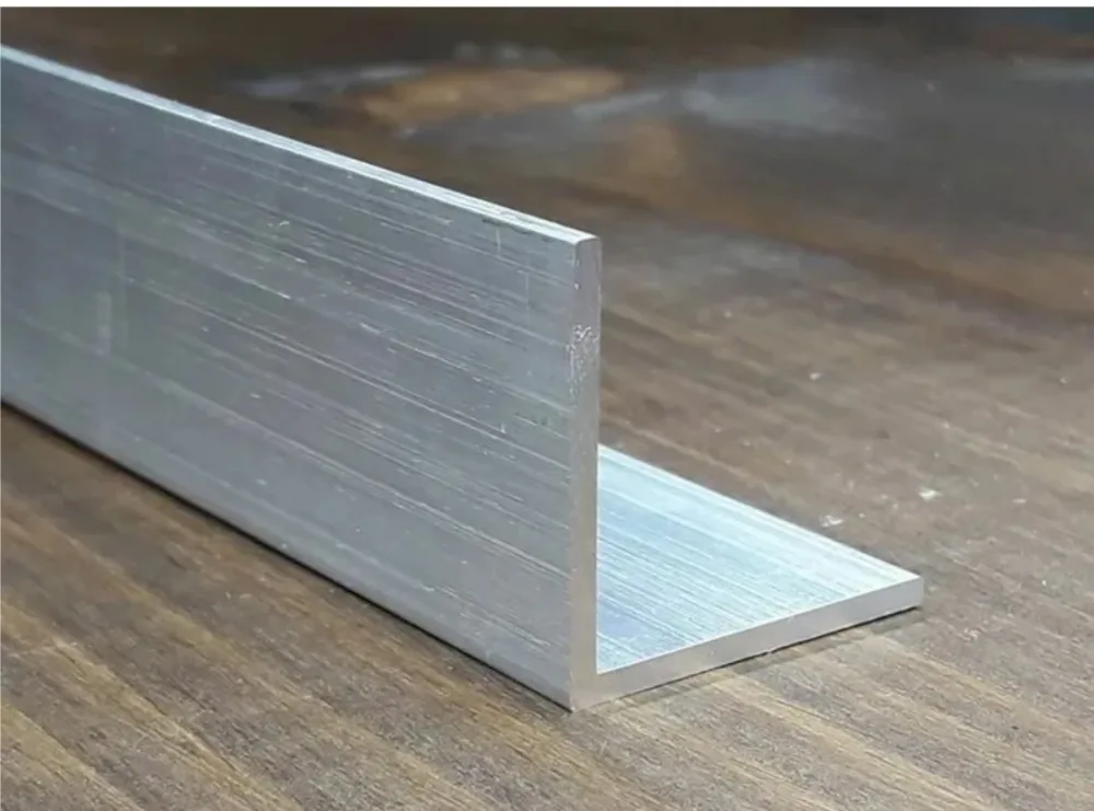 Угол алюминиевый без покрытия 30*30*2700