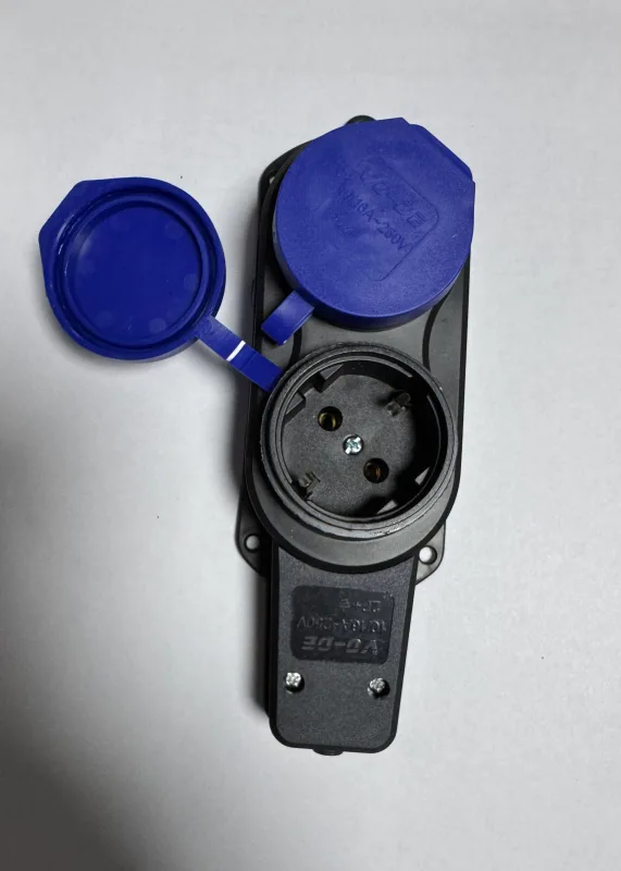 Колодка каучуковая 220V 16А 2-местная с крышками